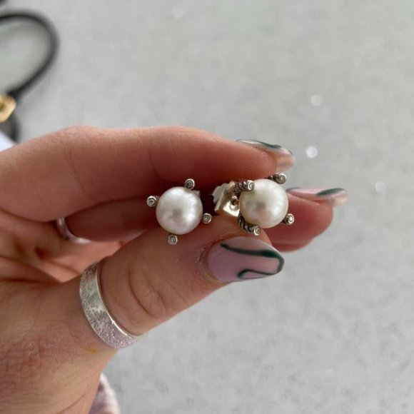 Authentic David Yurman pearl earrings with real diamond accents - Picture 4 of 4